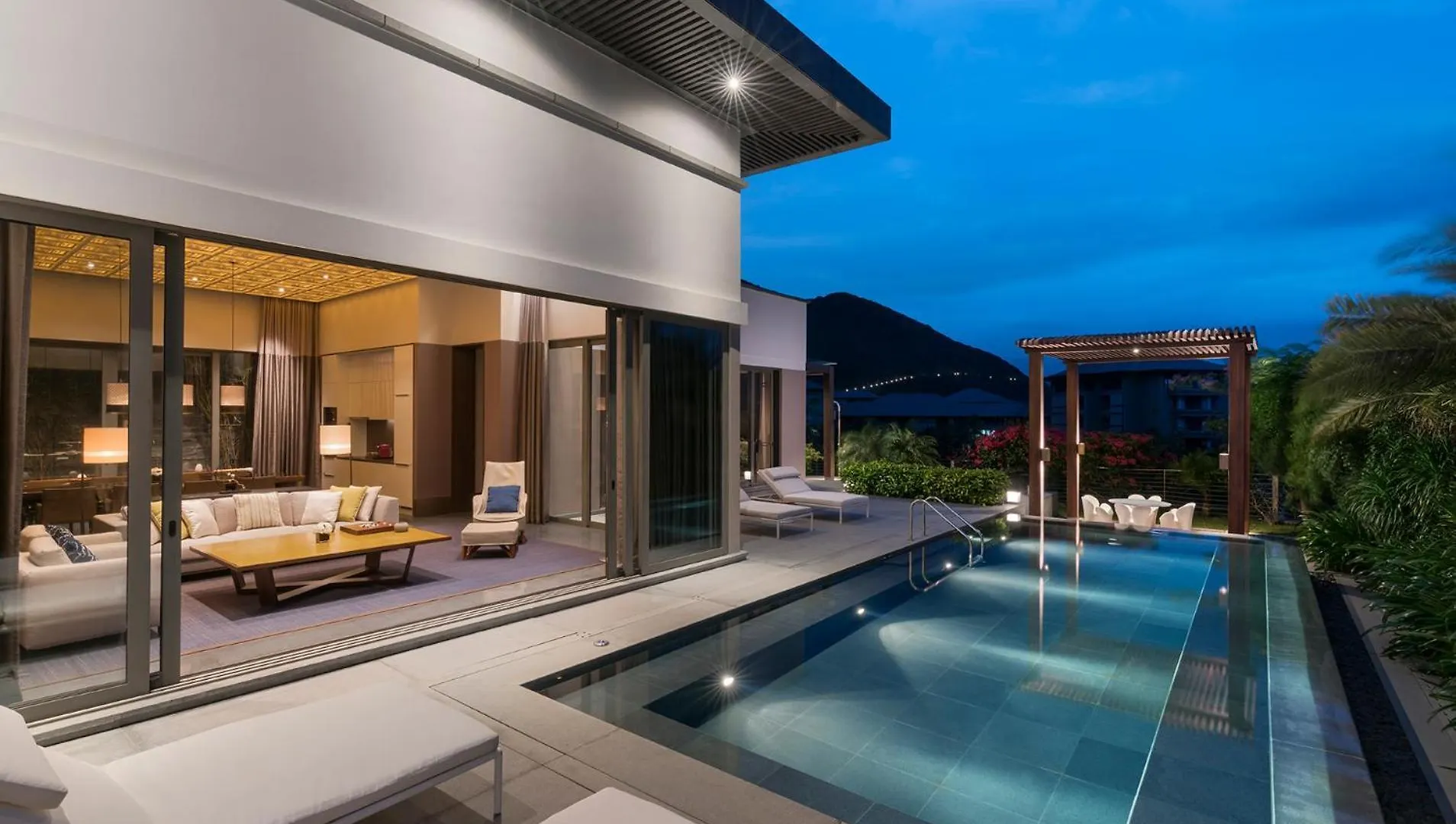 Park Hyatt Sanya Sunny Bay Resort 5*,  China